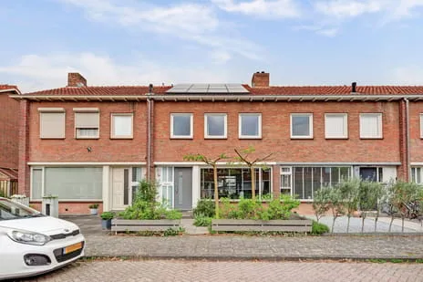 Tussenwoning te koop: Hendrik van Nassaustraat 24, Oranjebuurt-Noord Leerdam