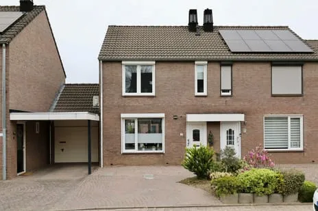 Tussenwoning te koop: Hendrik van Veldekestraat 15, Kunrade Voerendaal