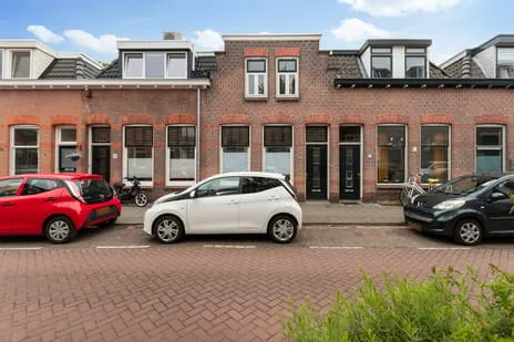 Tussenwoning te koop: Hendrikstraat 13, Emmastraat en omgeving Dordrecht
