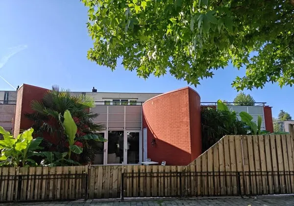 Tussenwoning te koop: Hennahof 41, Regenboogbuurt West Almere