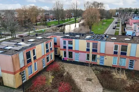 Tussenwoning te koop: Hennahof 5, Regenboogbuurt West Almere