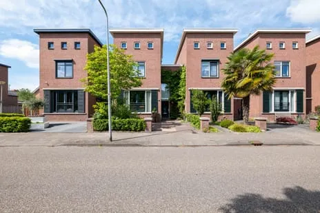 Tussenwoning te koop: Henri Dunantlaan 8, Altena Hellevoetsluis