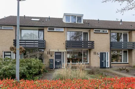 Tussenwoning te koop: Henri Dunantlaan 6, Vliegersveld Barneveld