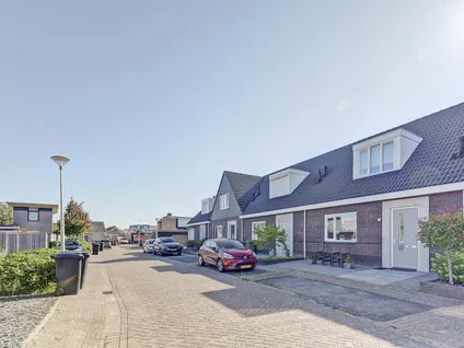 Tussenwoning te koop: Henri Dunantstraat 7, Sint-Maartensdijk