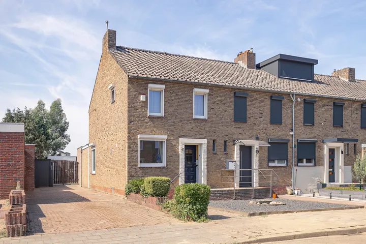 Hoekwoning te koop: Henric van Veldekestraat 2, Baandert Sittard