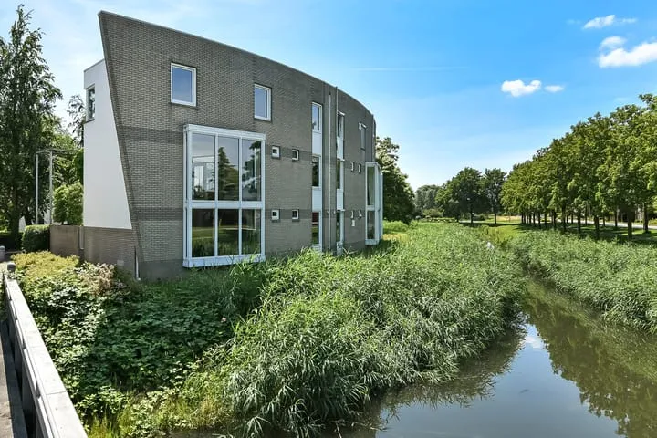 Corner house for sale: Henriëtte Roland Holstlaan 27, De Brieneshof-De Pas Elst (Ge)