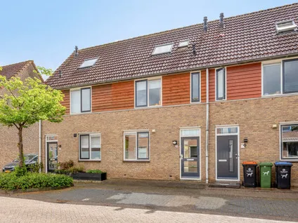 Tussenwoning te koop: Henriette Roland-Holststraat 24, Laag Dalem I Gorinchem