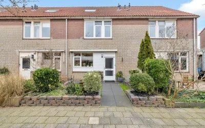 Tussenwoning te koop: Henriëtte van der Meystraat 16, Breedweer Heemskerk