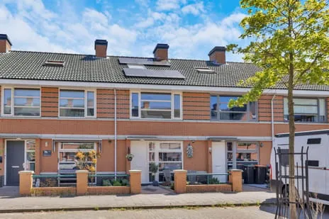 Tussenwoning te koop: Henriëtte Bosmanslaan 12, Componistenbuurt Maassluis
