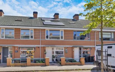 Tussenwoning te koop: Henriëtte Bosmanslaan 12, Componistenbuurt Maassluis