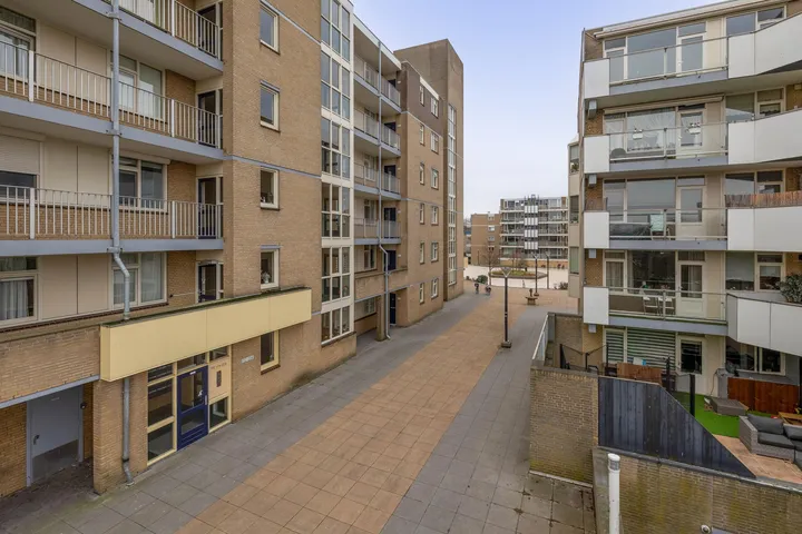 Appartement te koop: Henry Moorepassage 186, Capelle Aan Den Ijssel