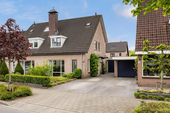 Twee-onder-één-kap te koop: Henschoterlaan 37, Nieuwoord Woudenberg