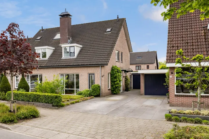 Twee-onder-één-kap te koop: Henschoterlaan 37, Nieuwoord Woudenberg