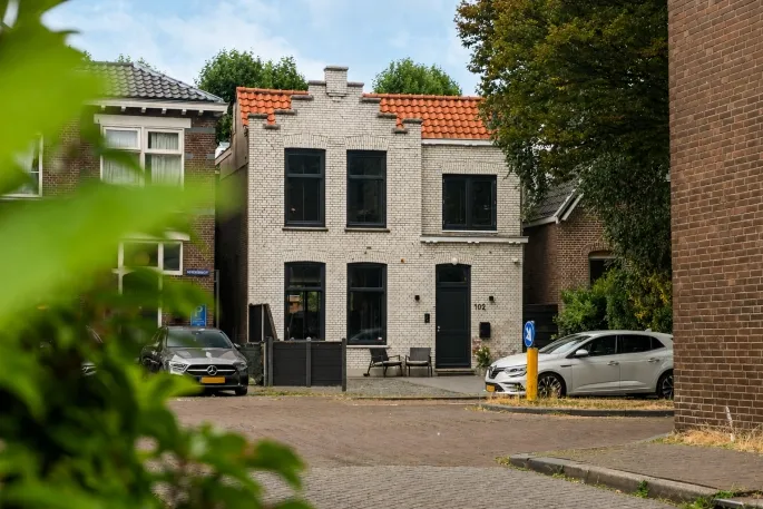 Vrijstaande woning te koop: Herengracht 102, Oud West Zaandam