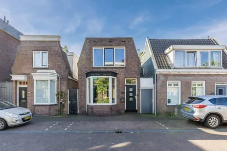 Vrijstaande woning te koop: Herengracht 35, Oud West Zaandam