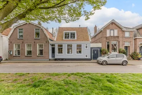 Twee-onder-één-kap te koop: Herengracht 69, Oud West Zaandam