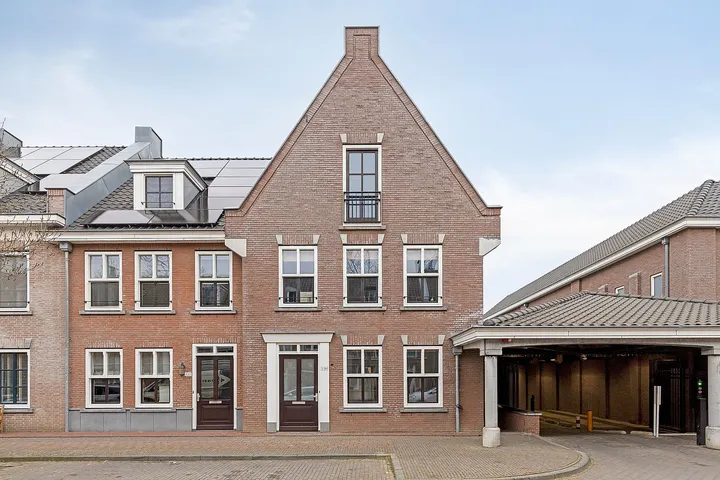 Tussenwoning te koop: Herenlaan 120, De Veste Helmond