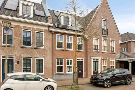 Tussenwoning te koop: Herenlaan 122, De Veste Helmond