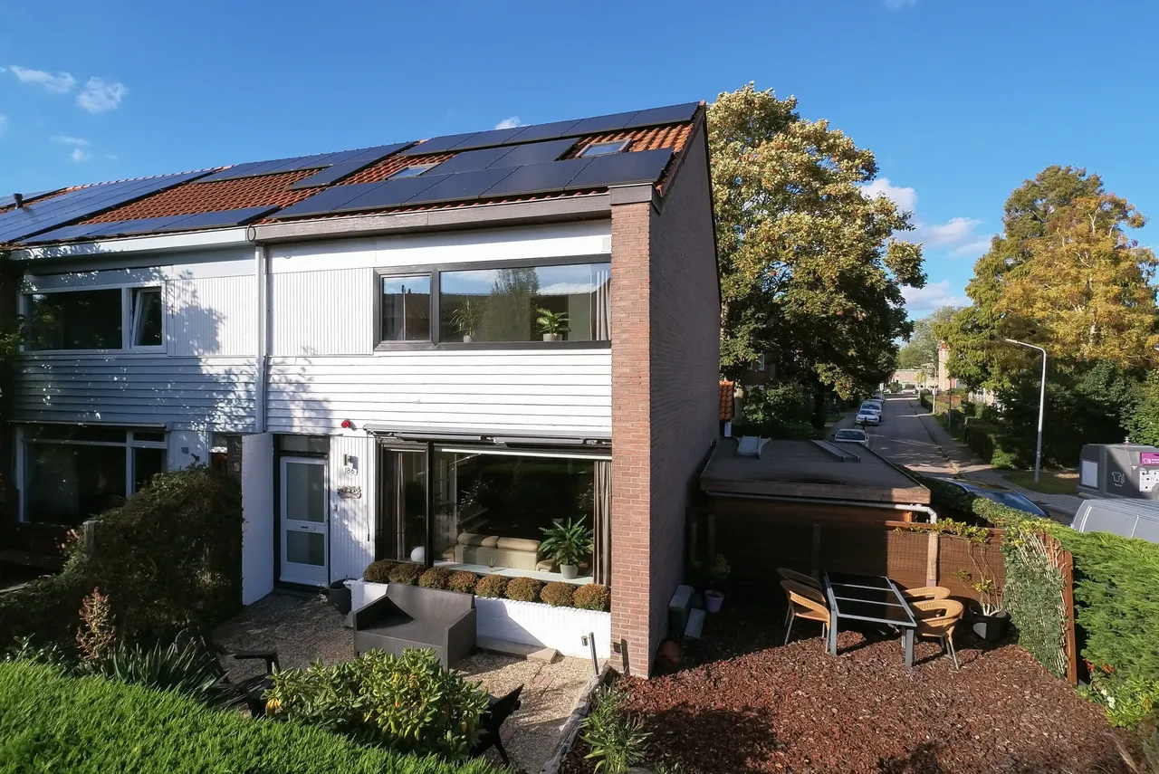 Hoekwoning te koop: Herensingel 186, Weesp