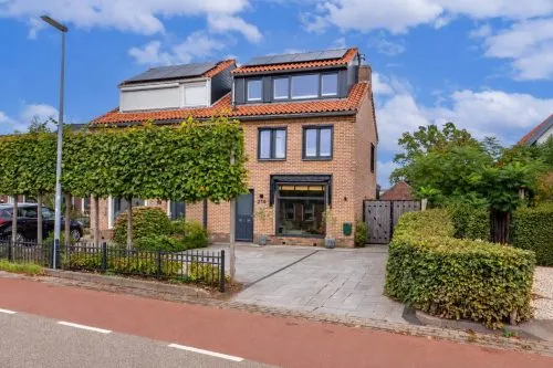 Twee-onder-één-kap te koop: Herenweg 214, Alkmaar