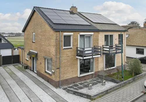 Twee-onder-één-kap te koop: Herenweg 256, Wilnis