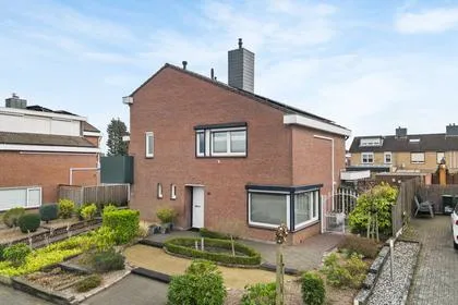 Twee-onder-één-kap te koop: Hereweg 49, Hoefveld Landgraaf