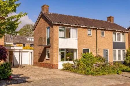 Twee-onder-één-kap te koop: Herman Bavinckstraat 30, West Hoogeveen