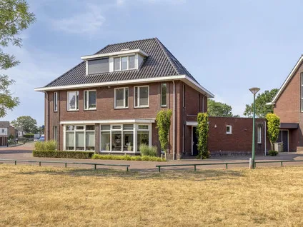 Twee-onder-één-kap te koop: Herman Broodstraat 3, De Beemd Heesch