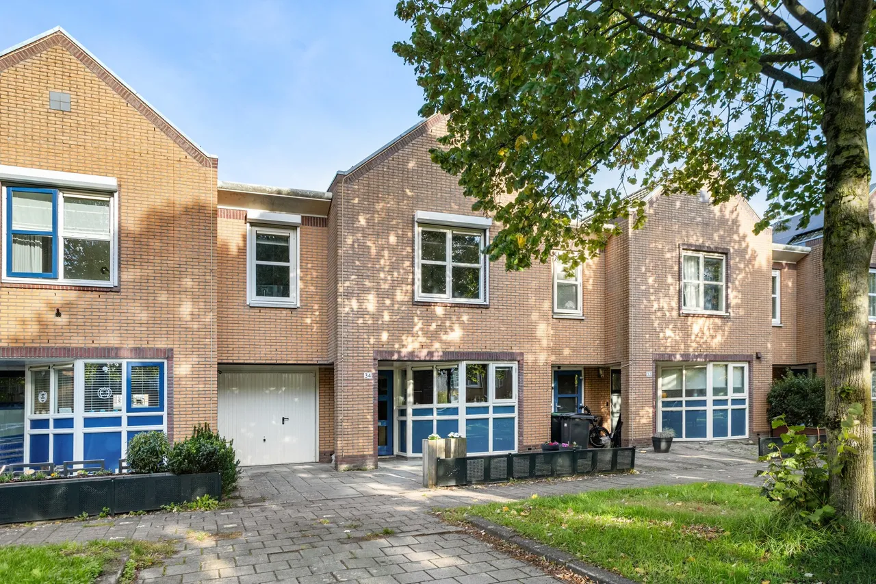 Tussenwoning te koop: Herman Gorterweg 34, Almere