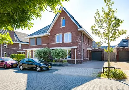 Twee-onder-één-kap te koop: Herman Heijermanslaan 16, Waterwijk Beverwijk