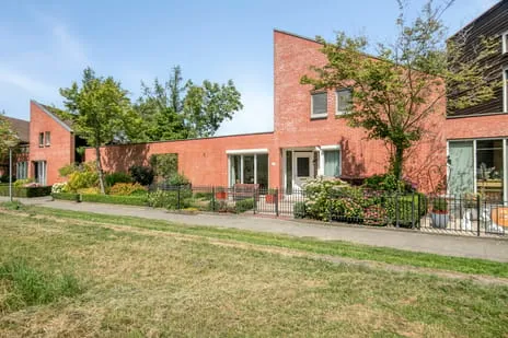 Tussenwoning te koop: Herman Kruyderstraat 67, Tussen de Vaarten Z.- Noordoost Almere