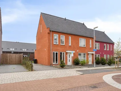 Hoekwoning te koop: Herman de Ruijterstraat 1, Verspreide huizen in de polder Poederoijen Poederoijen