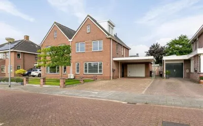 Twee-onder-één-kap te koop: Hertenlaan 78, Kloosterlanen Assen