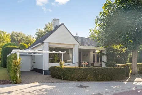 Vrijstaande woning te koop: Hertenlaan 9, Hoeven Hoeven