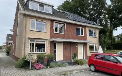 Twee-onder-één-kap te koop: Hertog Albrechtstraat 84, Zevenhoven
