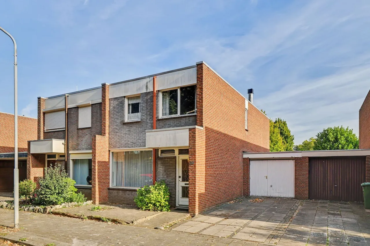 Tussenwoning te koop: Hertog Alvastraat 10, Venlo