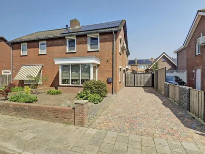 Twee-onder-één-kap te koop: Hertog Arnoldstraat 15, Kerkdriel Kerkdriel