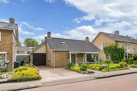 Vrijstaande woning te koop: Hertog van Saxenlaan 54, Franeker Professorenbuurt Franeker