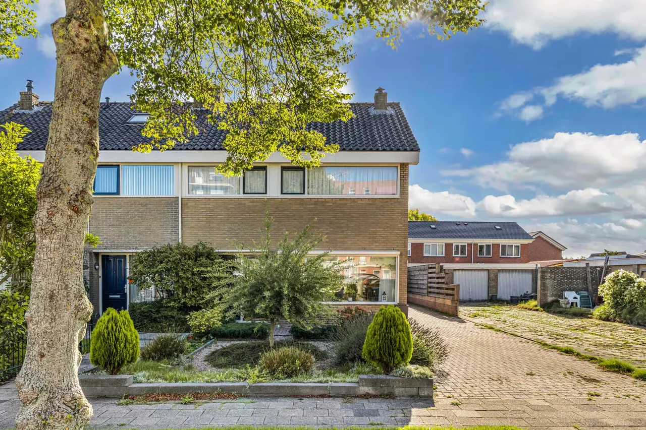 Twee-onder-één-kap te koop: Hertog van Saxenlaan 68, Franeker