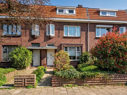 Tussenwoning te koop: Hertog Reinoudsingel 120, Hogekamp Venlo