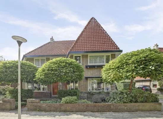 Vrijstaande woning te koop: Hertog van Saxenlaan 11, Franeker Professorenbuurt Franeker