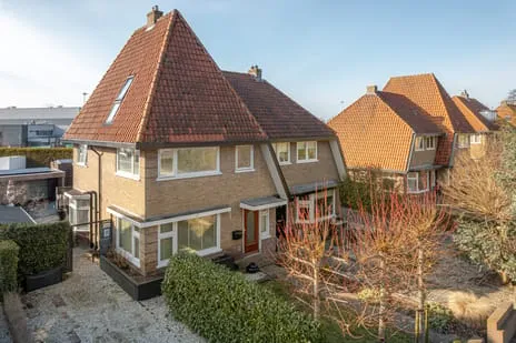Twee-onder-één-kap te koop: Hertog van Saxenlaan 21, Franeker Professorenbuurt Franeker
