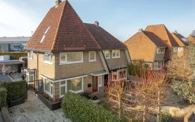 Twee-onder-één-kap te koop: Hertog van Saxenlaan 21, Franeker Professorenbuurt Franeker