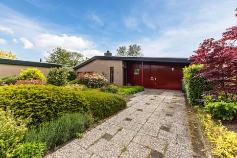 Corner house for sale: Hertogenlaan 13, Zesgehuchten Geldrop