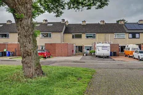 Tussenwoning te koop: Hertogshoef 45, Hooipolder en De Hoeven Raamsdonksveer