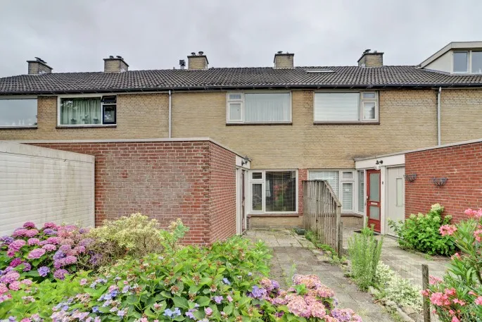 Tussenwoning te koop: Hertogshoef 67, Hooipolder en De Hoeven Raamsdonksveer