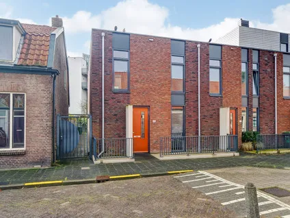 Hoekwoning te koop: Hertzogstraat 100, Den Helder