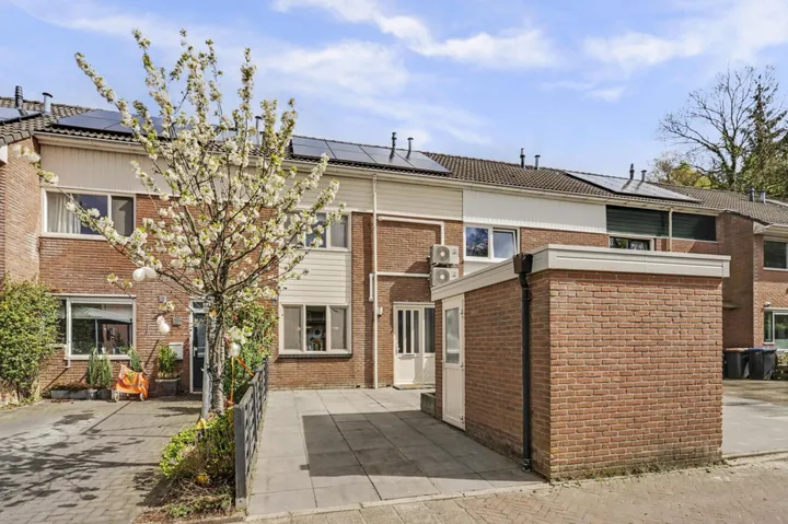 Tussenwoning te koop: Hesselinklanden 136, Enschede