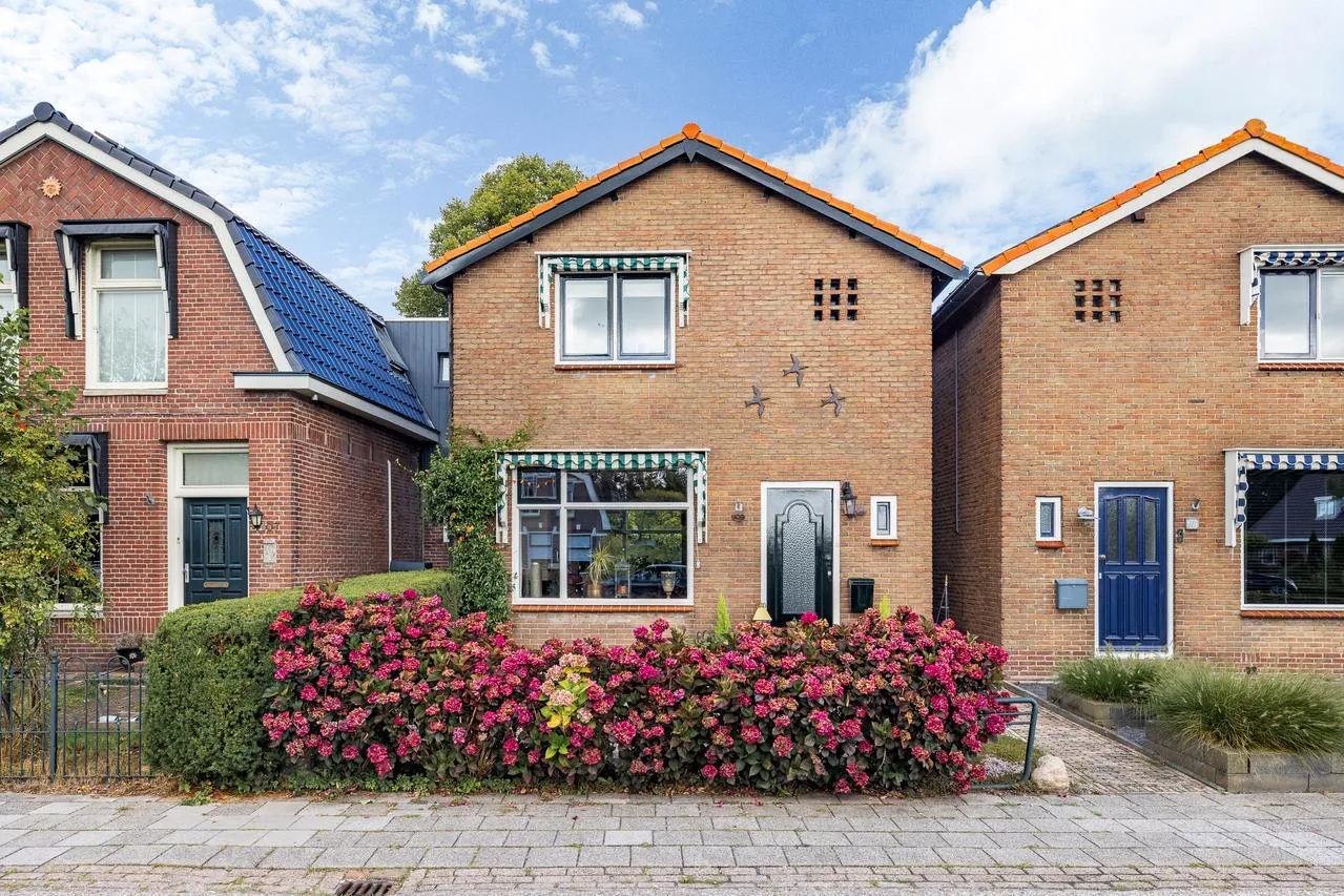 Twee-onder-één-kap te koop: het Meer 109, Heerenveen