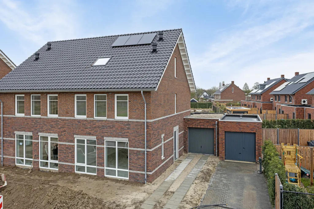 Twee-onder-één-kap te koop: Het Veengat 43, Brummen